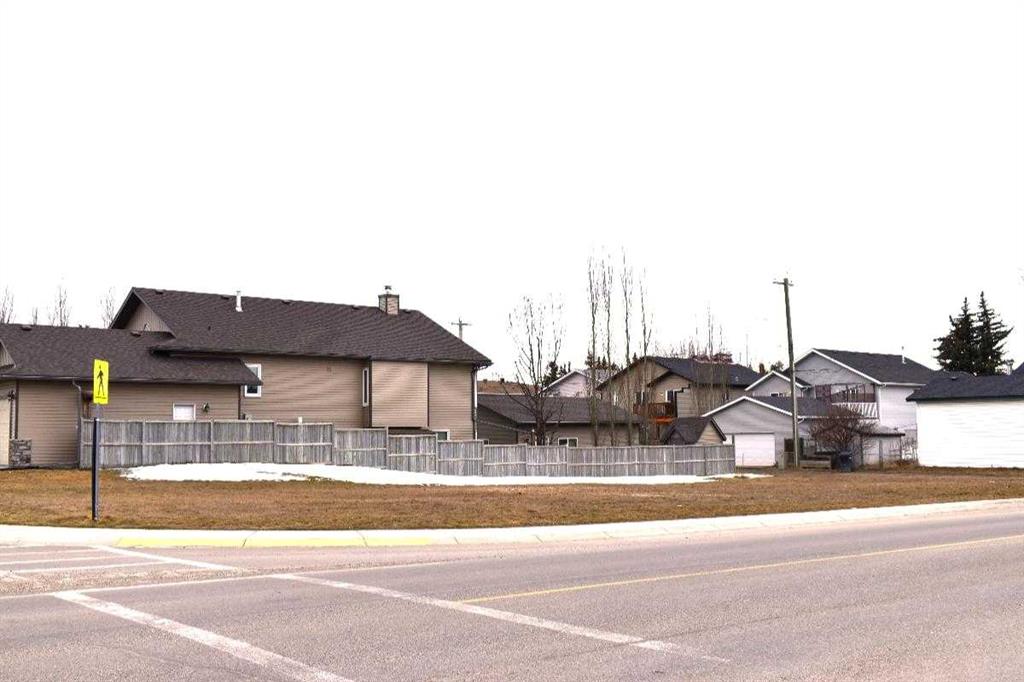 Picture of 226 Parkview Estates , Strathmore Real Estate Listing