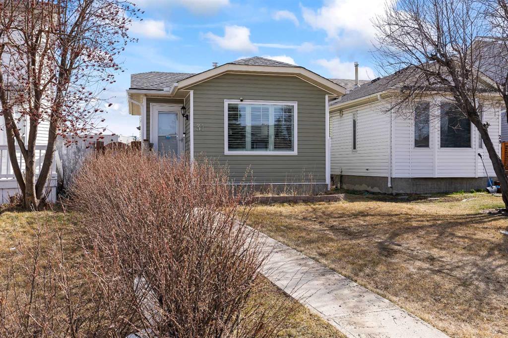 Picture of 31 Martinridge Place NE, Calgary Real Estate Listing