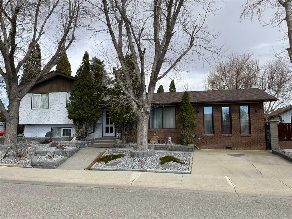 Picture of 5 Heather Road N, Lethbridge Real Estate Listing