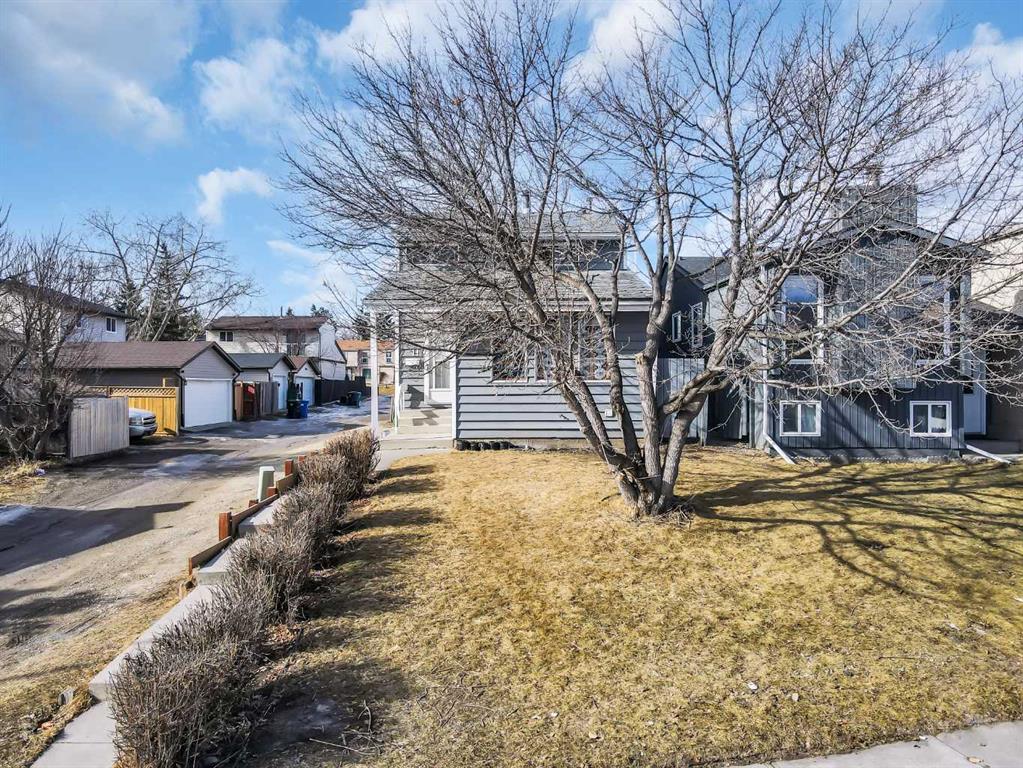Picture of 111 Pinemill Mews NE, Calgary Real Estate Listing