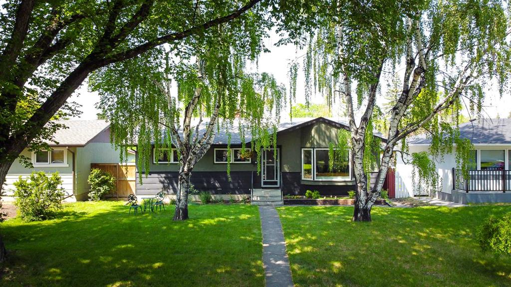 Picture of 22 Armstrong Crescent SE, Calgary Real Estate Listing