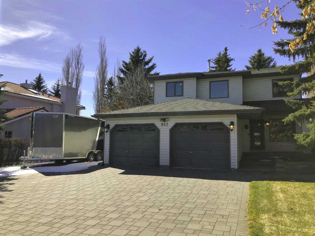 Picture of 945 West Chestermere Drive , Chestermere Real Estate Listing