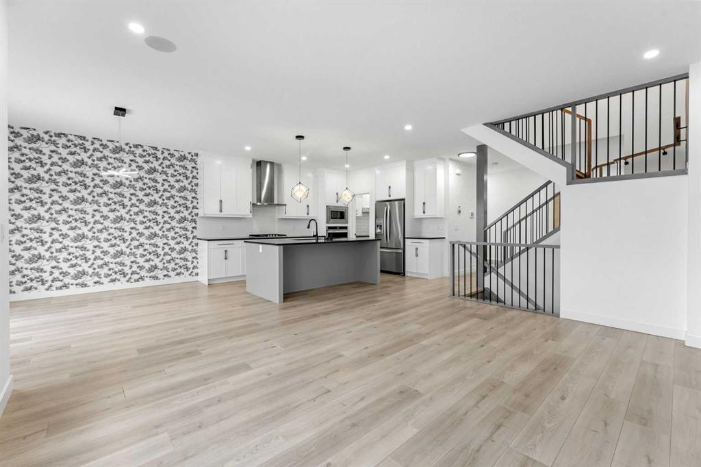 Picture of 126 Creekside Way SW, Calgary Real Estate Listing