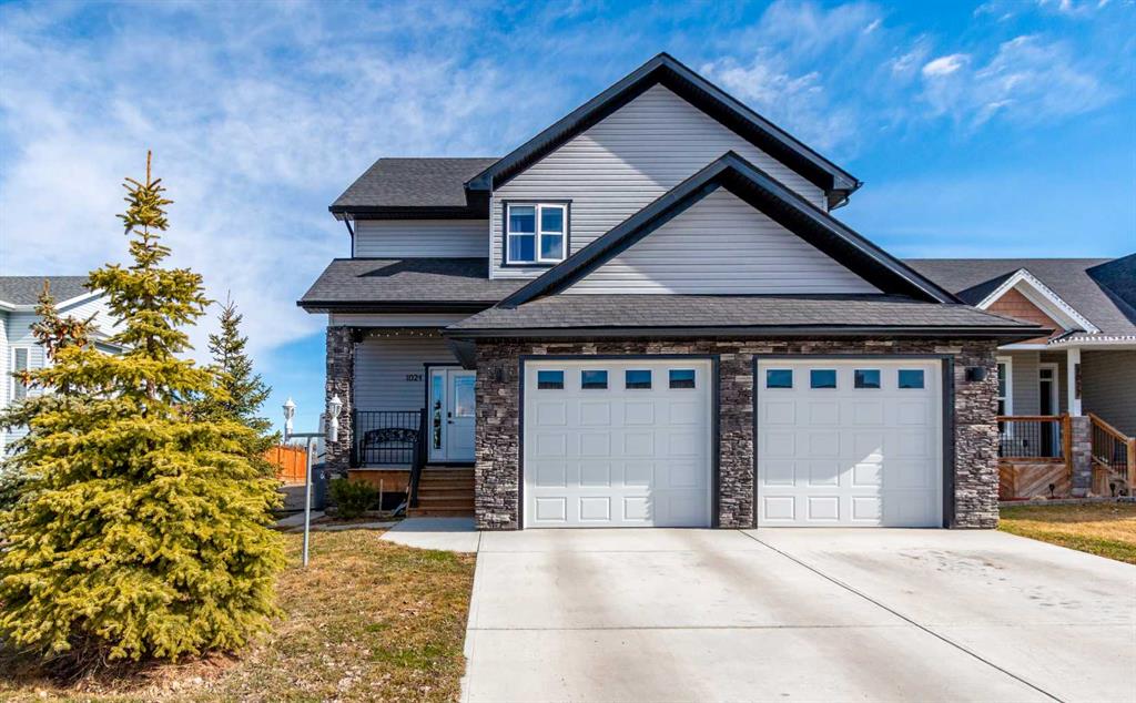Picture of 1024 Carriage Lane Drive , Carstairs Real Estate Listing