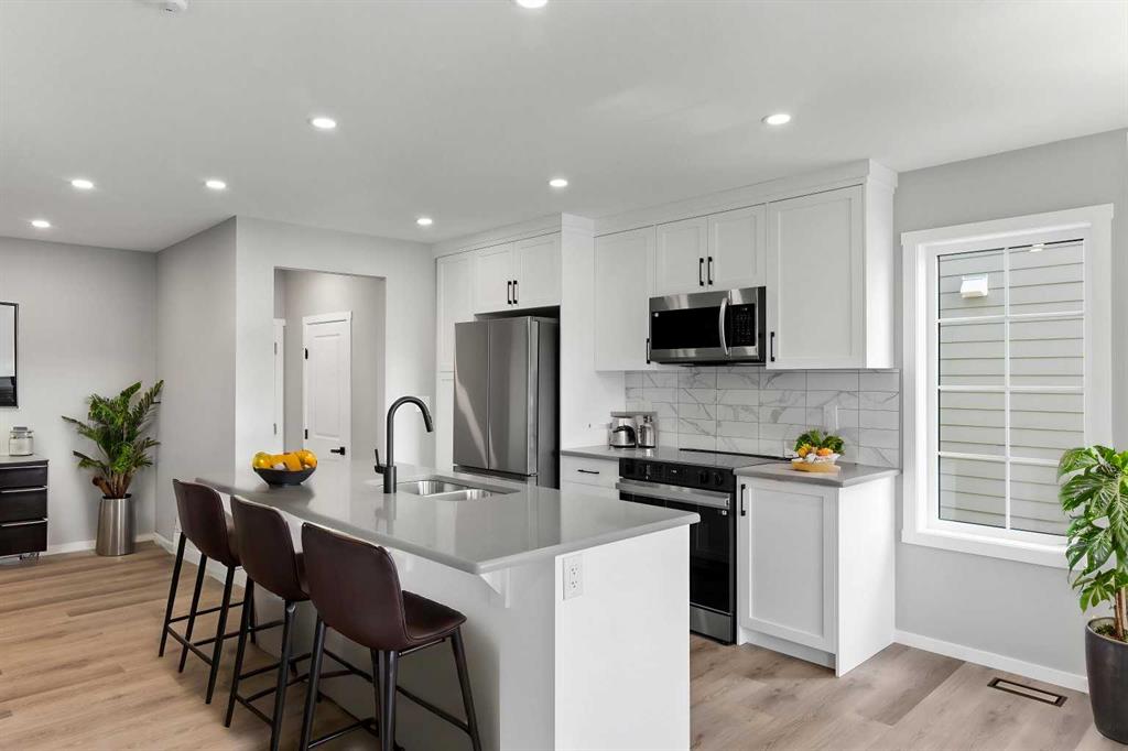Picture of 225 Yorkville Boulevard SW, Calgary Real Estate Listing