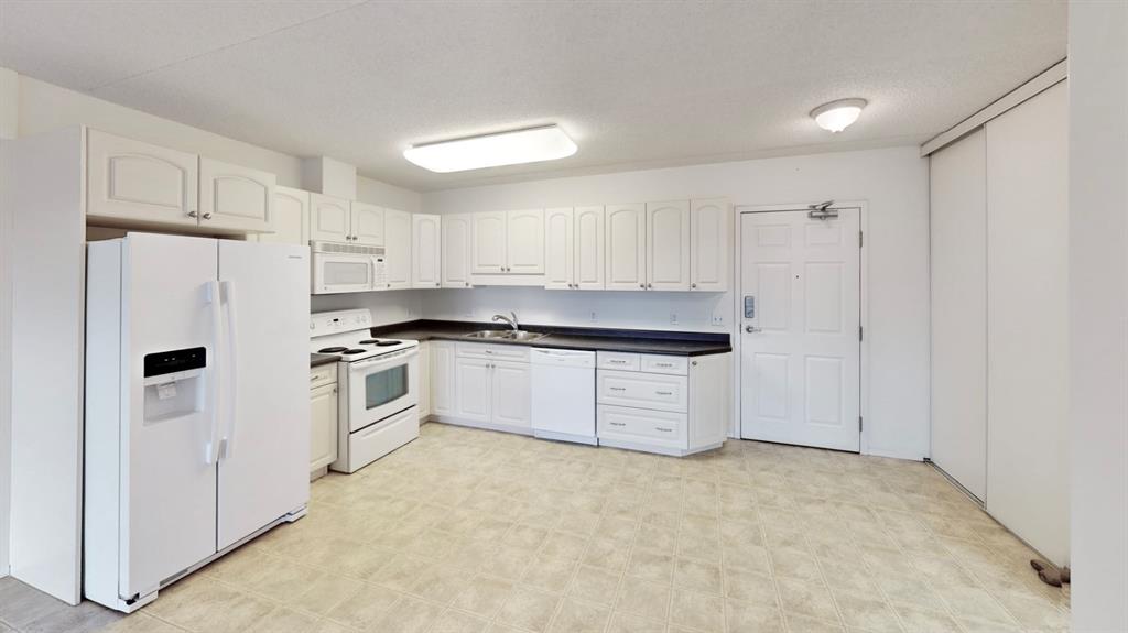 Picture of 206, 228 Pembina Avenue , Hinton Real Estate Listing