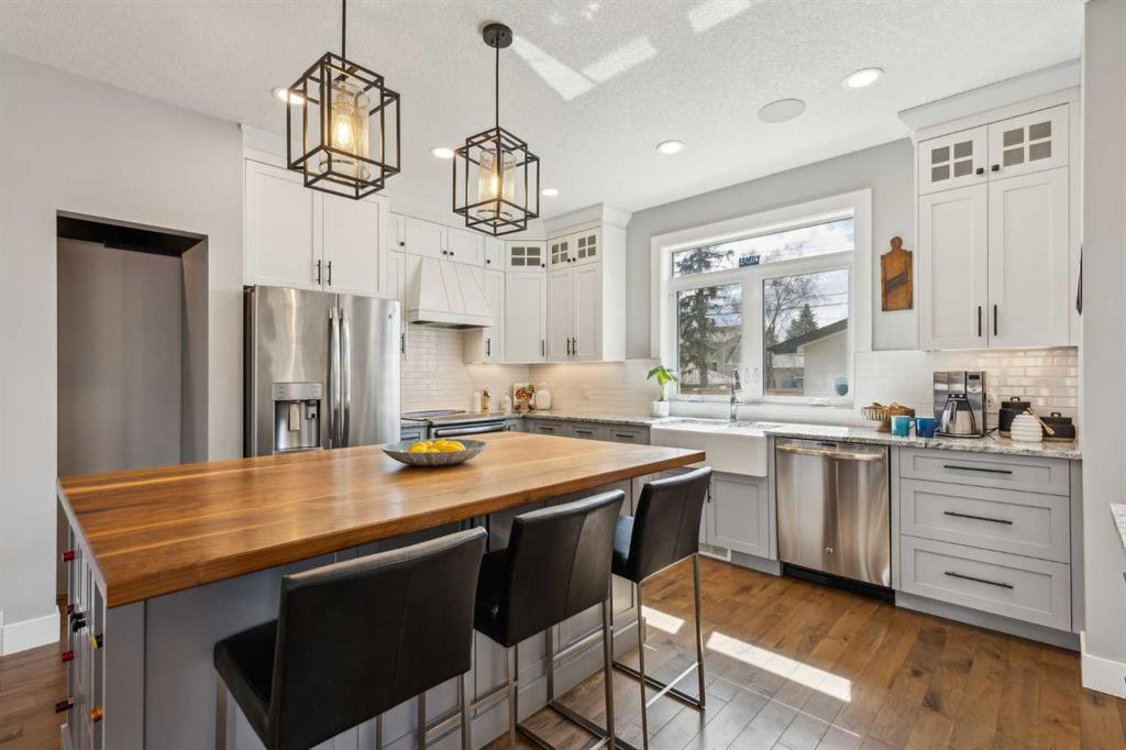 Picture of 10 Glenmount Crescent SW, Calgary Real Estate Listing
