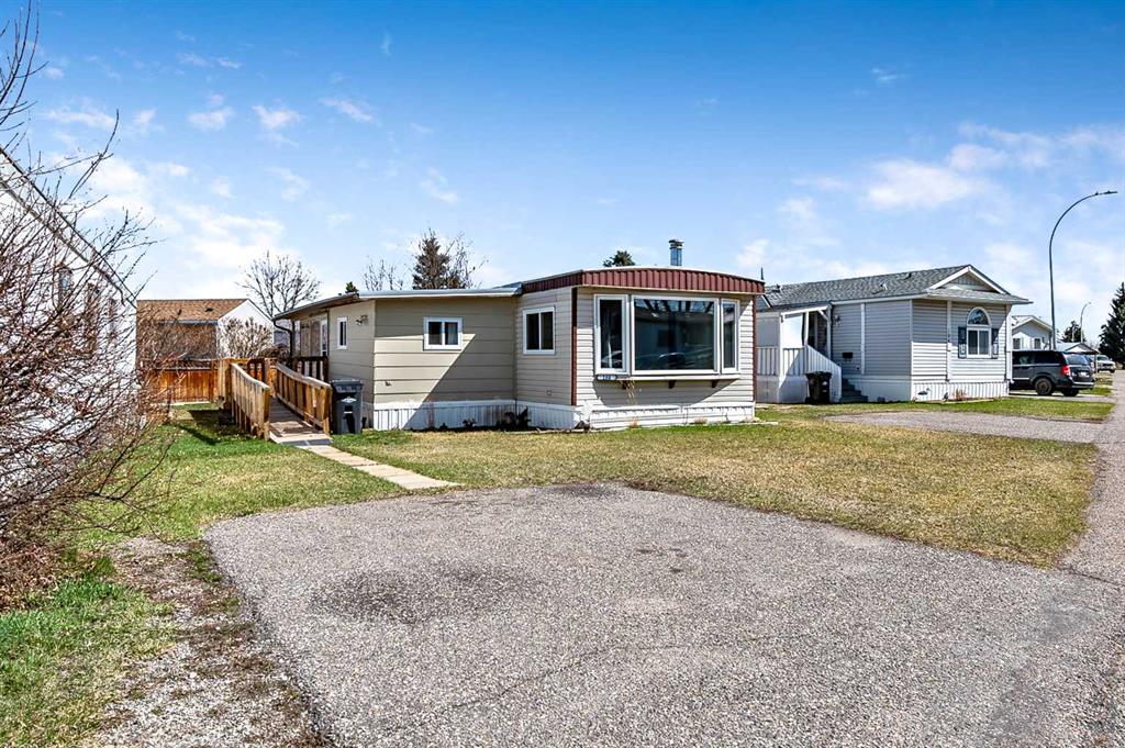 Picture of 106 Home Bay SE, High River Real Estate Listing