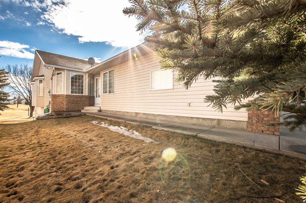 Picture of 904 Riverside Drive NW, High River Real Estate Listing