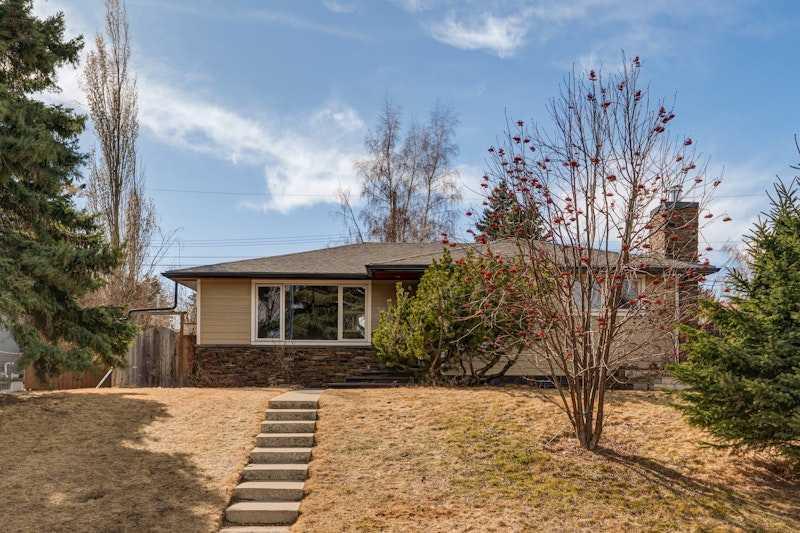 Picture of 58 Grafton Crescent SW, Calgary Real Estate Listing