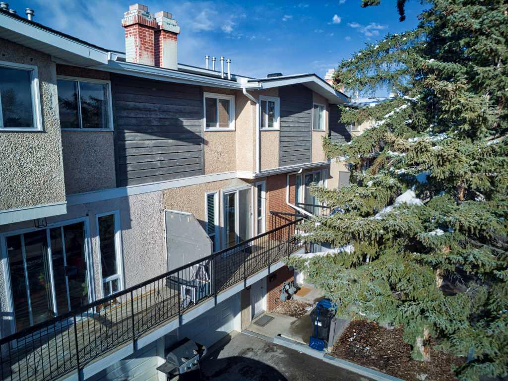 Picture of 22, 643 4 Avenue NE, Calgary Real Estate Listing