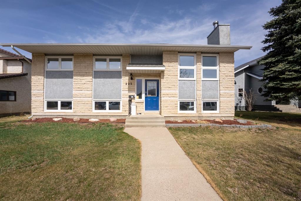 Picture of 223 Bluefox Boulevard N, Lethbridge Real Estate Listing