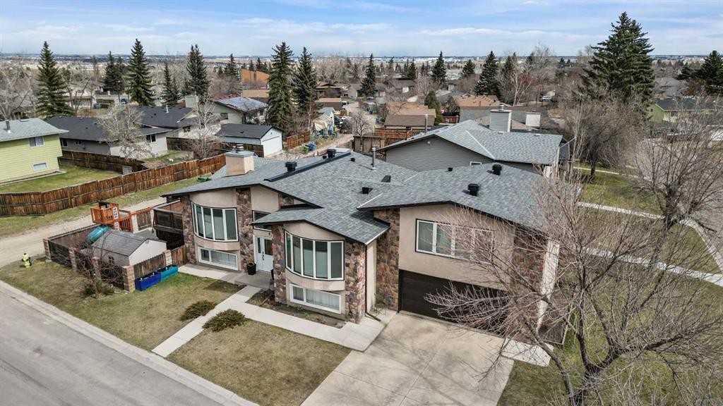 Picture of 83 Berkley Rise NW, Calgary Real Estate Listing