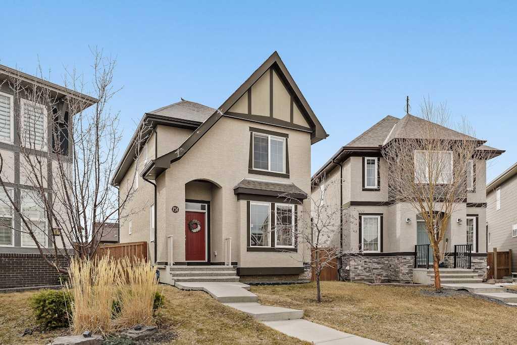 Picture of 151 Marquis Heights SE, Calgary Real Estate Listing