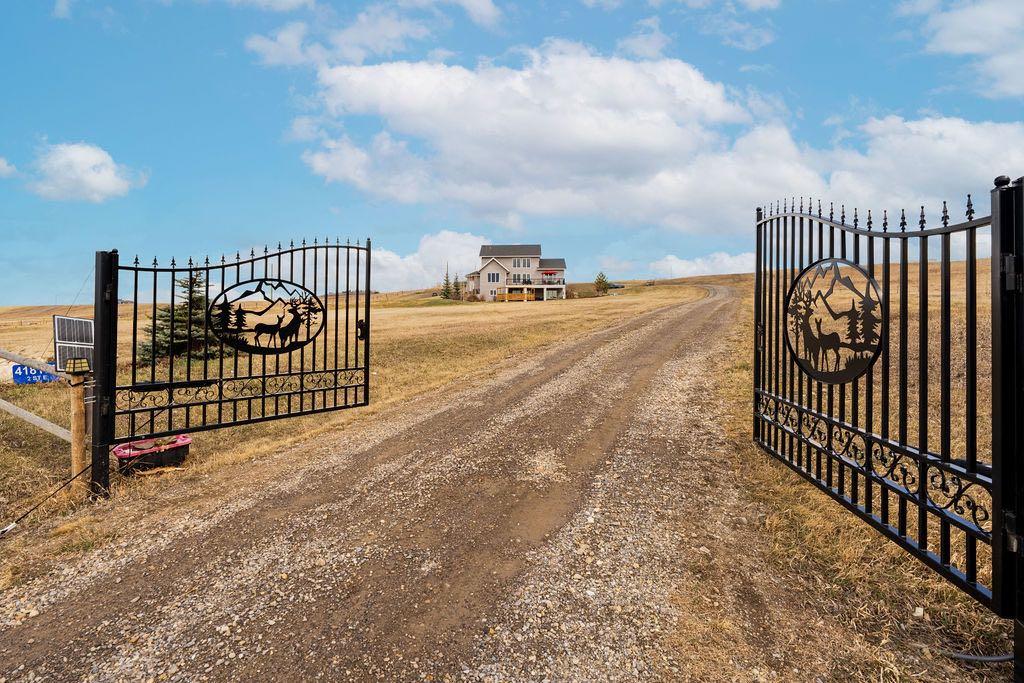 Picture of 418138 2 Street E, Rural Foothills County Real Estate Listing