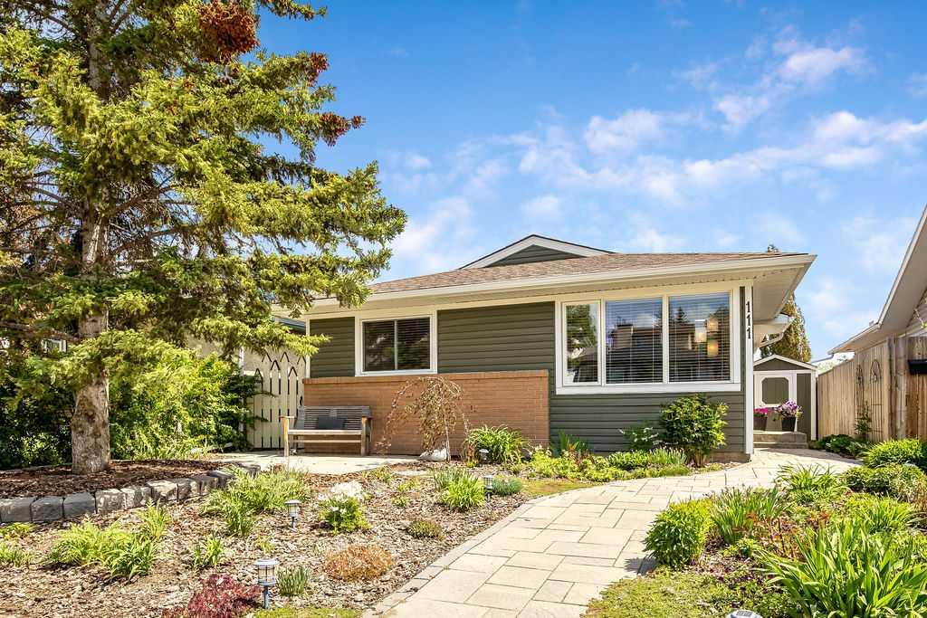 Picture of 111 Shawmeadows Crescent SW, Calgary Real Estate Listing