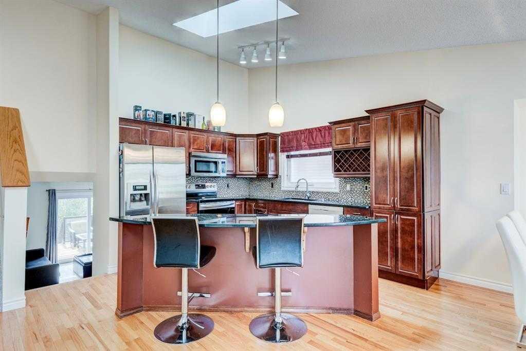 Picture of 33 Sandringham Road NW, Calgary Real Estate Listing