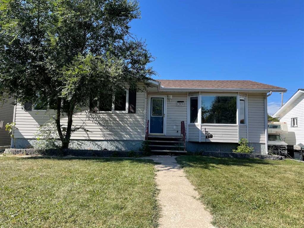 Picture of 832 15 Street  , Wainwright Real Estate Listing